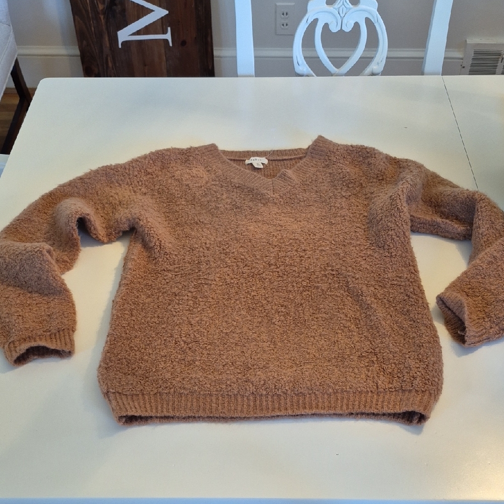Debut Women's V-Neck Sweater in Warm Brown